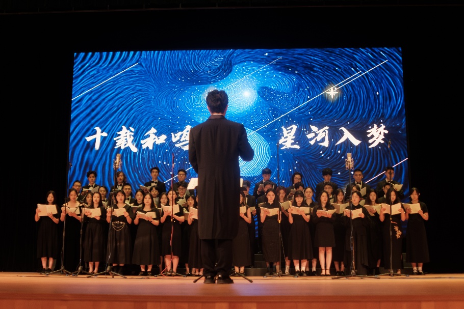 尘音合唱团演出照片